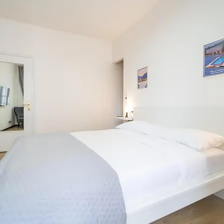 In The Historic Center Of Apartman Como